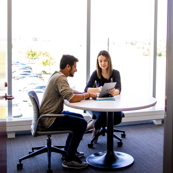 A student meets with an ESP